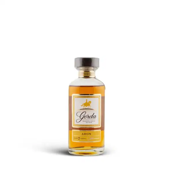 High-quality Gorda rakija from aron fruit, traditional Serbian fruit brandy, premium Balkan spirit.